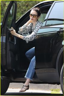 Lily Collins feet photo thumbnail