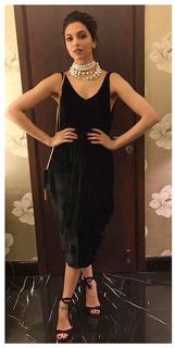 Deepika Padukone feet photo thumbnail