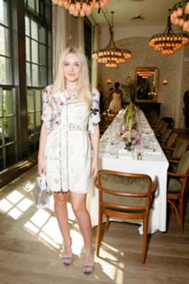 Dakota Fanning feet photo thumbnail