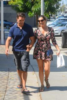 Kelly Brook feet photo thumbnail