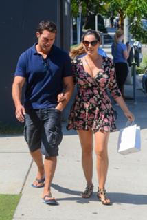 Kelly Brook feet photo thumbnail
