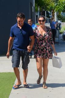 Kelly Brook feet photo thumbnail