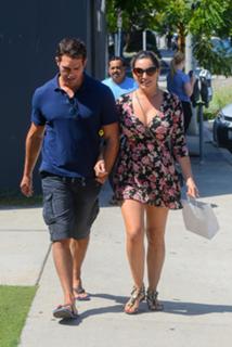 Kelly Brook feet photo thumbnail