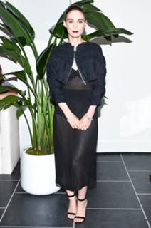 Rooney Mara feet photo thumbnail