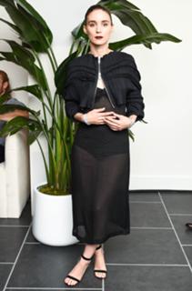 Rooney Mara feet photo thumbnail