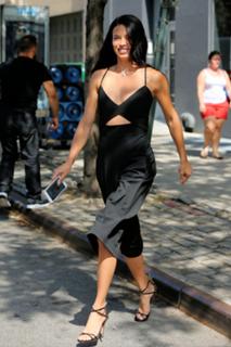Adriana Lima feet photo thumbnail