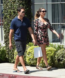 Kelly Brook feet photo thumbnail