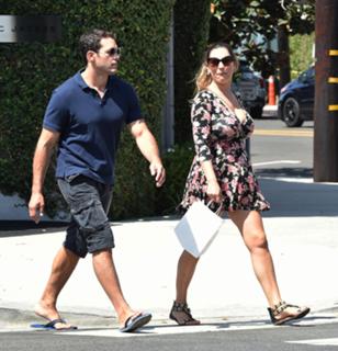Kelly Brook feet photo thumbnail