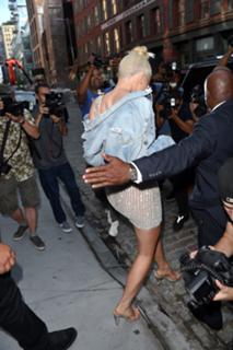Kylie Jenner feet photo thumbnail