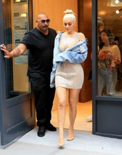 Kylie Jenner feet photo thumbnail