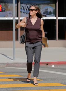Jennifer Garner feet photo thumbnail
