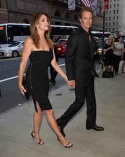 Cindy Crawford feet photo thumbnail