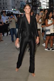 Nina Agdal feet photo thumbnail