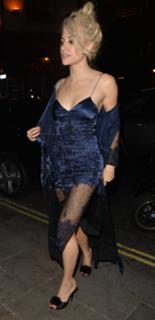 Pixie Lott feet photo thumbnail