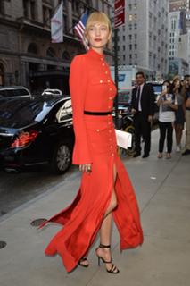 Karlie Kloss feet photo thumbnail