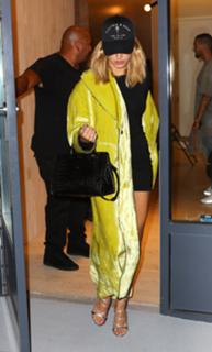 Hailey Bieber feet photo thumbnail