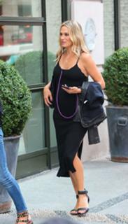 Molly Sims feet photo thumbnail