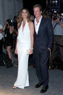 Cindy Crawford feet photo thumbnail