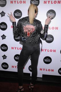 Peyton List feet photo thumbnail