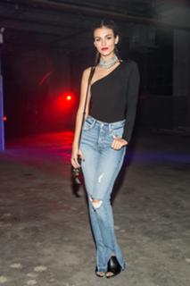 Victoria Justice feet photo thumbnail