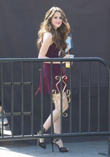 Laura Marano feet photo thumbnail