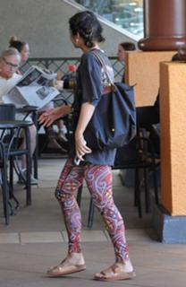 Vanessa Hudgens feet photo thumbnail