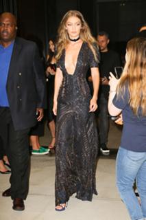 Gigi Hadid feet photo thumbnail