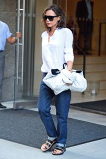 Victoria Beckham feet photo thumbnail