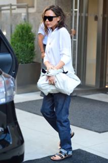 Victoria Beckham feet photo thumbnail