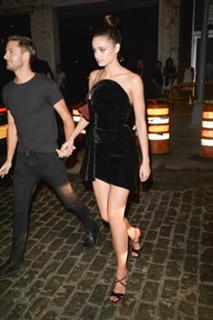 Taylor Hill feet photo thumbnail