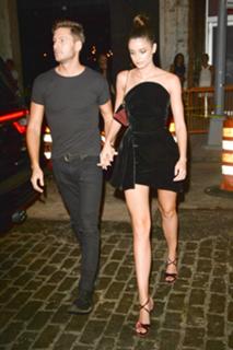 Taylor Hill feet photo thumbnail