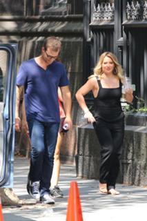 Hilary Duff feet photo thumbnail