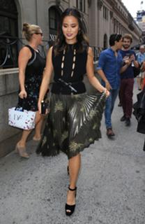 Jamie Chung feet photo thumbnail