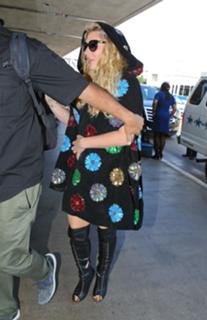 Kesha feet photo thumbnail