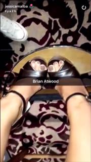 Jessica Alba feet photo thumbnail