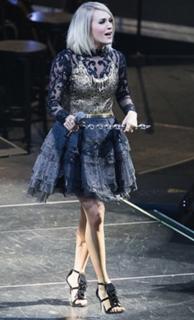 Carrie Underwood feet photo thumbnail