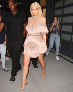 Kylie Jenner feet photo thumbnail
