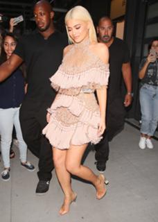 Kylie Jenner feet photo thumbnail