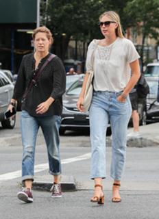 Maria Sharapova feet photo thumbnail