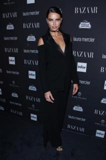 Adriana Lima feet photo thumbnail