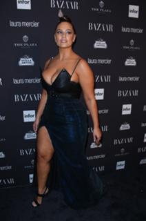 Ashley Graham feet photo thumbnail