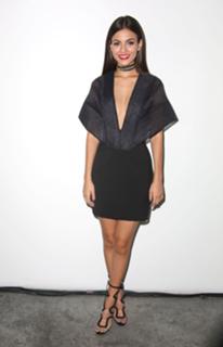 Victoria Justice feet photo thumbnail