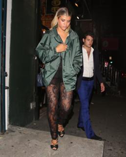 Sofia Richie feet photo thumbnail