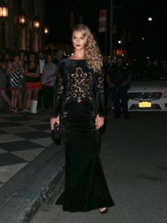 Nina Agdal feet photo thumbnail