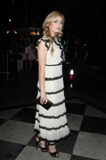 Peyton List feet photo thumbnail