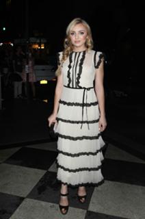 Peyton List feet photo thumbnail