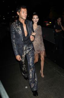 Victoria Justice feet photo thumbnail