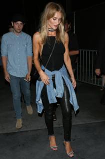 Rosie Huntington-Whiteley feet photo thumbnail
