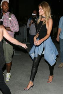 Rosie Huntington-Whiteley feet photo thumbnail