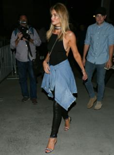 Rosie Huntington-Whiteley feet photo thumbnail
